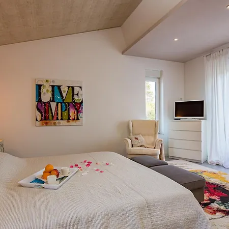Villa Windrose For 8 Persons Near With Large Garden *