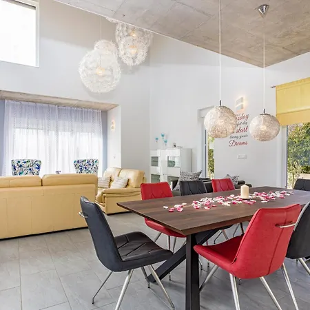 Windrose For 8 Persons Near With Large Garden *