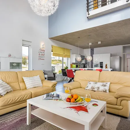 Villa Windrose For 8 Persons Near With Large Garden *