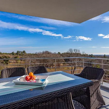 Windrose For 8 Persons Near With Large Garden Villa *