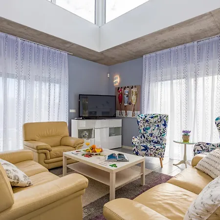 Villa Windrose For 8 Persons Near With Large Garden