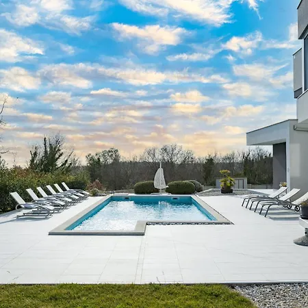 Villa Windrose For 8 Persons Near With Large Garden *