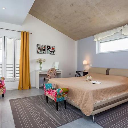 Villa Windrose For 8 Persons Near With Large Garden