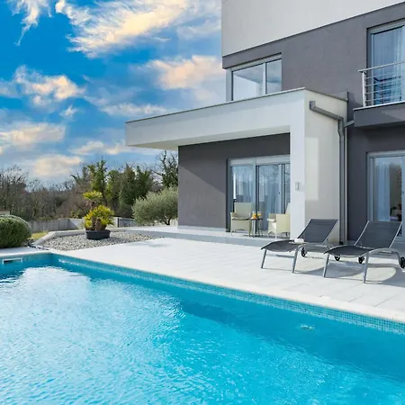 Windrose For 8 Persons Near With Large Garden Villa Marčana